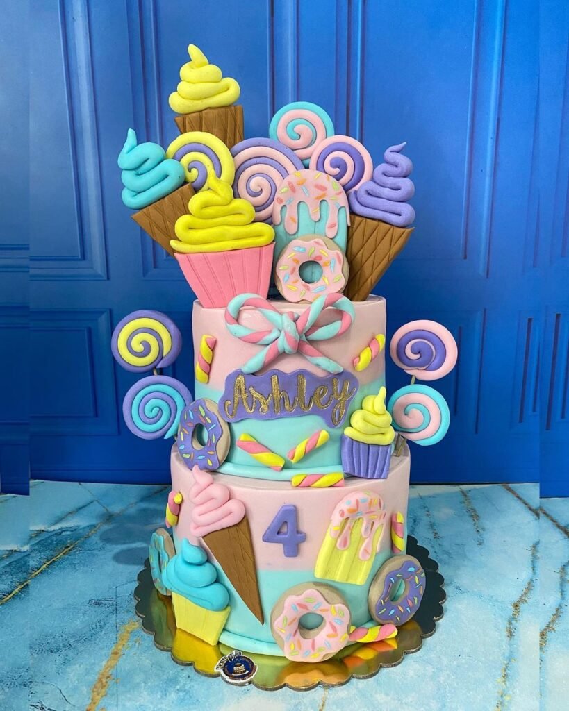 Tarta creativa decorada por Manuel Guerrero, productor de Cake Designer